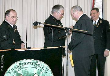 Hans-Hermann Franke erhlt das Goldene Ehrenzeichen des Landesverbandes.