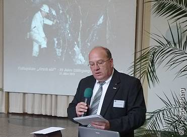 Prof. Dr. Oliver Langefeld bei seiner Begrüßung